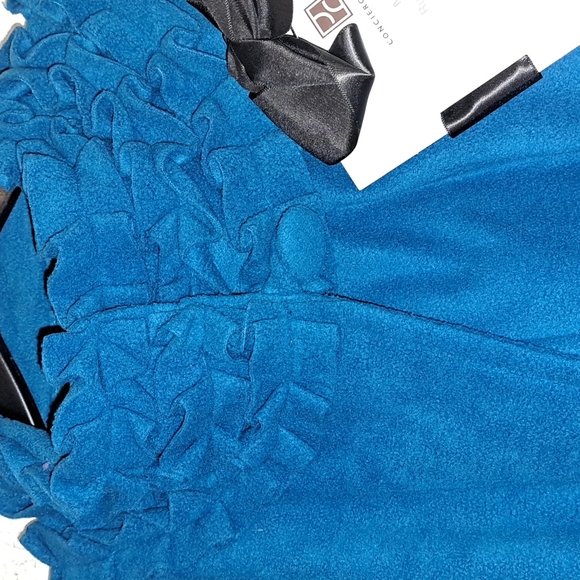 1108 Concierge Collection Microfleece Ruffle Angel Wrap - Picture 4 of 7